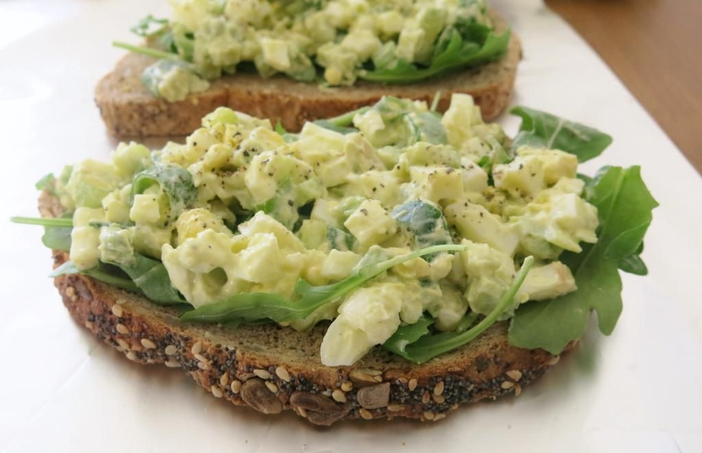 Natalia's Fruity Corner: Nourishing and Tasty Avocado & Egg Sandwich